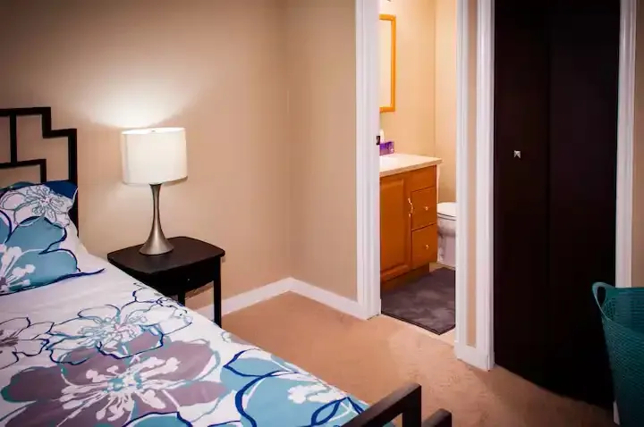 Comfy Upstairs Suite close to Red Deer Hospital